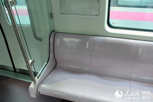 地铁内部座席 和冰摄