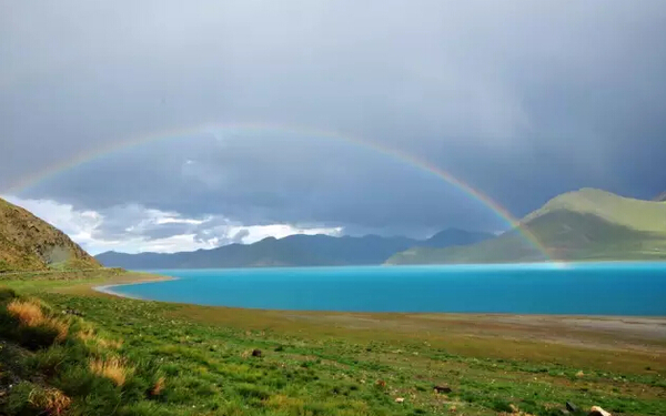 　　6月，日喀则过林卡