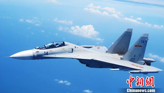 在东海某海域上空战备巡航。 代宗锋 摄