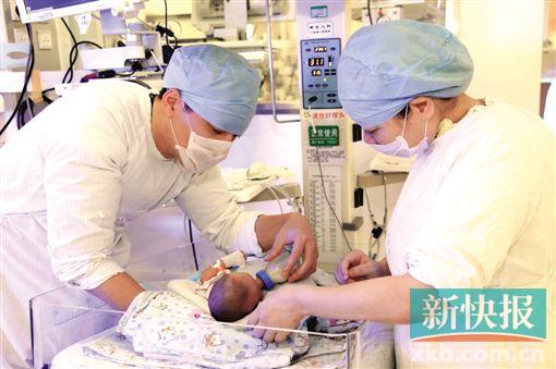 ■在父母的坚持与医生的精湛医术下幸运出世的阳阳很快就可以出院了。通讯员供图