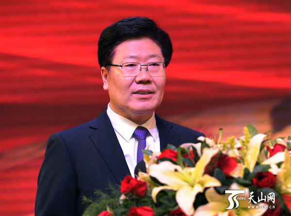 12月31日，中共中央政治局委员、自治区党委书记张春贤在自治区“迎新年茶话会”上发表讲话。新疆日报记者卢民一
