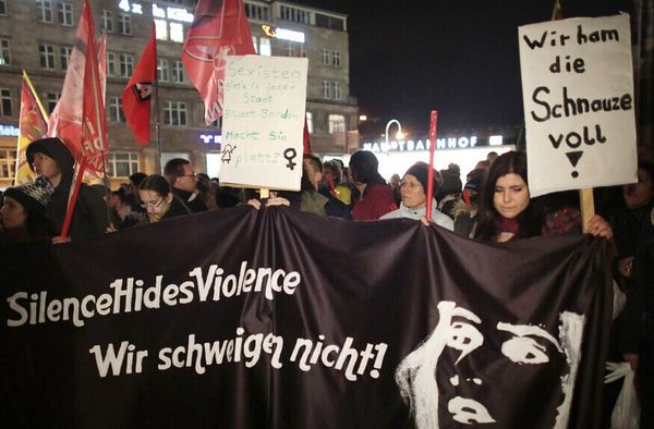 德国科隆，德国民众抗议新年夜大规模性侵案