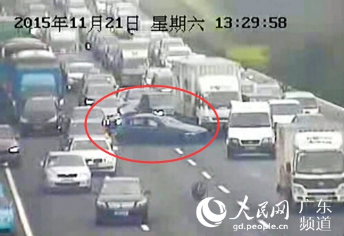 机场高速上演 生死极速 两男子涉嫌危险驾驶罪