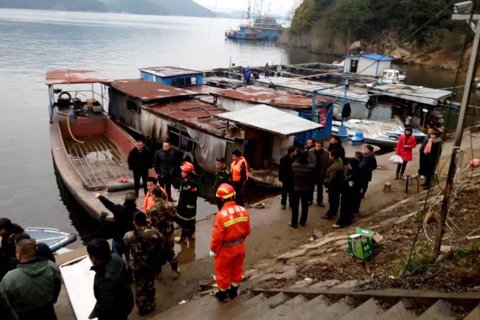 沉船打捞现场。图片来自网络