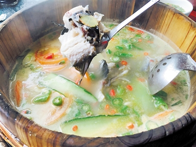 鲜嫩可口的鱼片绿色又养身。记者 卢婉娉 摄