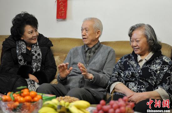 援平探望侨界知名人士:榜样的力量是无穷的|归