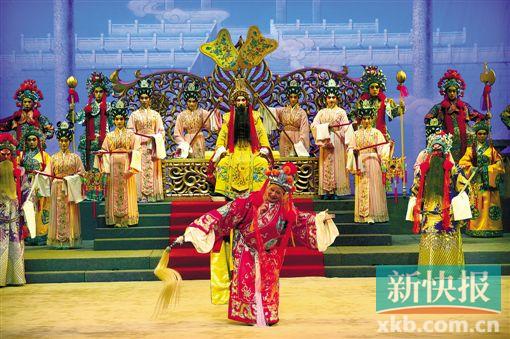 ■彭炽权饰演《玉皇登殿》中的大太监。(郑迅摄影)