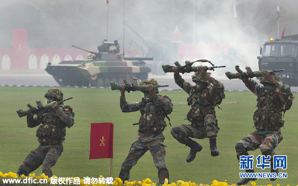 　　当地时间2016年1月15日，印度新德里，印度士兵参加建军节阅兵式。