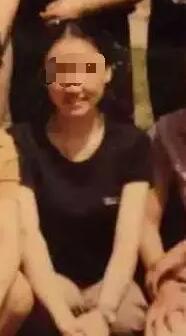 吴老师人长得漂亮,业务能力也强,是大家公认的学校“最美音乐老师”。