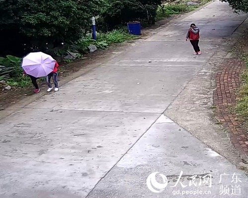 嫌疑人进村作案时故意遮掩。广州市公安局供图