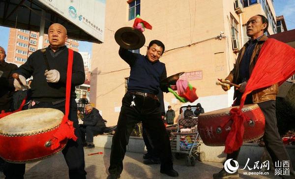 锣鼓爱好者在排练 郝微微 摄