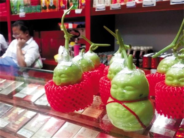 图为中国市场上销售的“娃娃梨”。