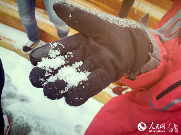 新中国成立以来,羊城的首场飘雪。广州塔 供图
