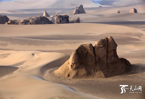 【高清组图】哈密南湖雅丹地貌 冬日旅游好去