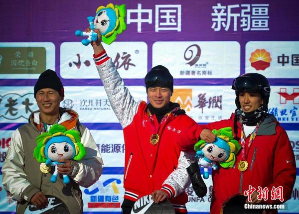 尔滨夺冬运会单板滑雪U型场地男女团体冠军|男