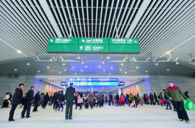 2016年春运首日，改造后的厦门站北站房投入使用。 本报记者 施辰静 摄