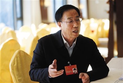 1月24日,北京市人大代表、北京市新发地农产品批发市场董事长张玉玺接受记者采访。