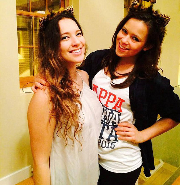 “虎妈”蔡美儿的女儿索菲亚（左）与露露表示，她们也将同样的方式抚养自己的孩子。（网页截图）