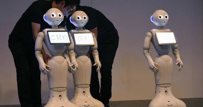 日本举行2016“胡椒”机器人商展

