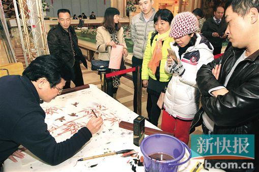 ■张铁威现场泼墨。