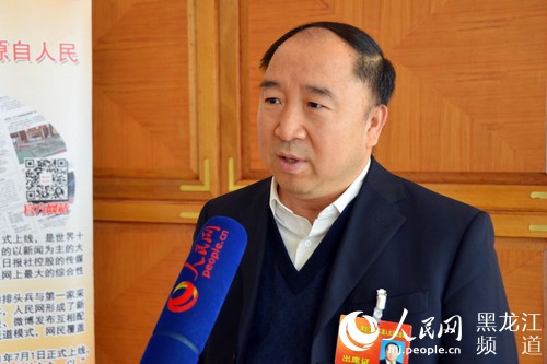 黑龙江省人大代表李久军接受人民网黑龙江频道采访。汪晓涛 摄