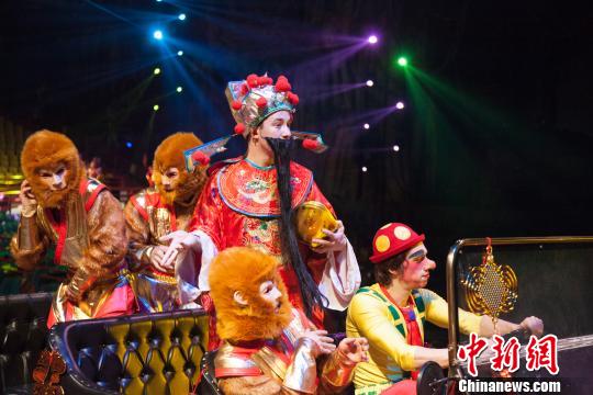 广州长隆大马戏推出贺岁版 外籍演员舞狮|杂技