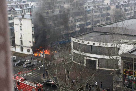 果蔬店起火现场。网友供图