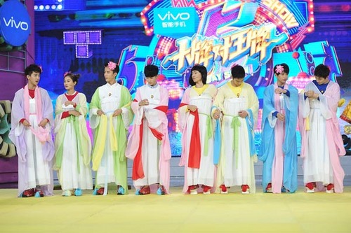 盛一伦男扮女装跪榴莲 于朦胧郭俊辰秀恩爱|节目|录制_凤凰娱乐