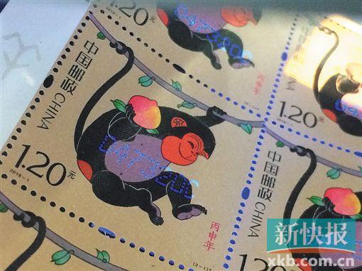 ■在紫光仪器下看到的猴票识别码。