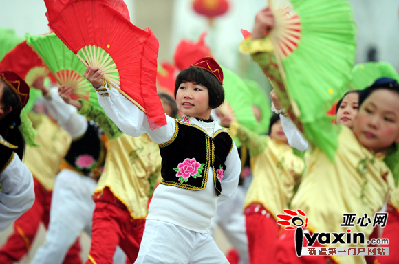 米东区的社火已有多年,已经成为各族群众喜闻乐见的民间文化活动。全媒体记者 马元 摄