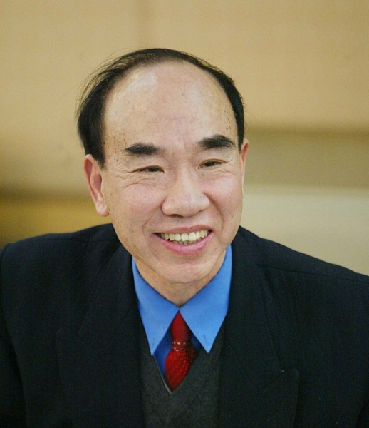 　　李步云