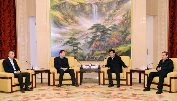 2月24日，省委书记巴音朝鲁、省长蒋超良在长春会见了中粮集团公司党组书记、董事长赵双连一行。