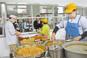 南头中学有个“五星级”食堂|学生|师生_凤凰资讯