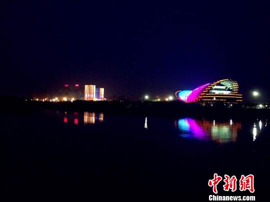 金华燕尾洲公园夜景　李婷婷　摄