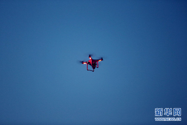 新华网内蒙古无人机新闻编队起航 (杨腾格尔摄)