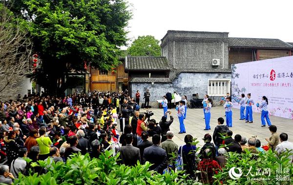 福州“拗九节”公益活动演出现场。 吴隆重 摄