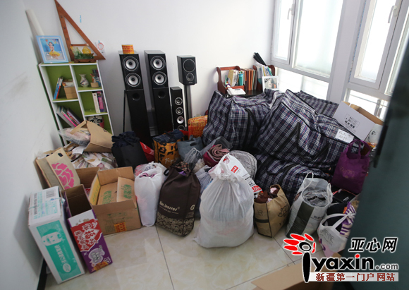 社会各界捐赠给阿曲村的爱心物品。图/记者 吕伊晗