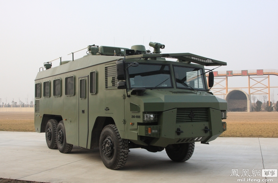 带厨房厕所的战车:独家探秘中国新型边防巡逻车