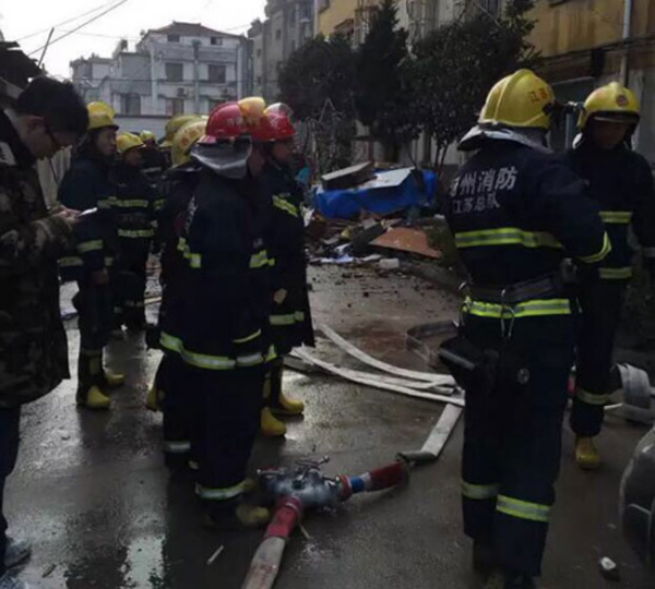 江苏扬州一小区发生爆炸3人死亡 5楼楼板塌至