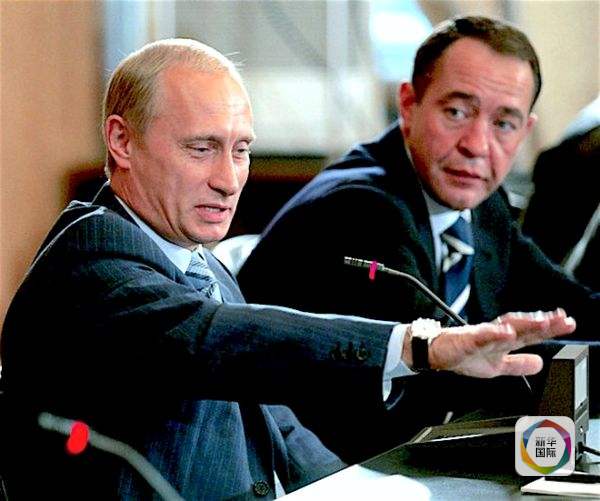 普京(左)与列辛。