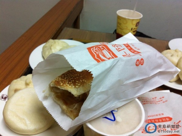 ▲幕僚透露，花妈爱吃六合路老字号烧饼。（图／台湾“东森新闻”）