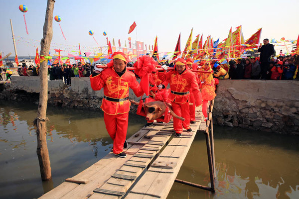 祭品将投入大海，以求海龙王保渔民平安