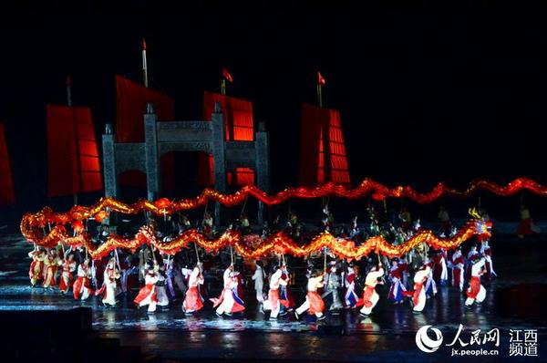 婺源大型山水实景演出《梦里老家》经过改良升级后正式开演，演出中增加诸多富含婺源特色的文化符号。