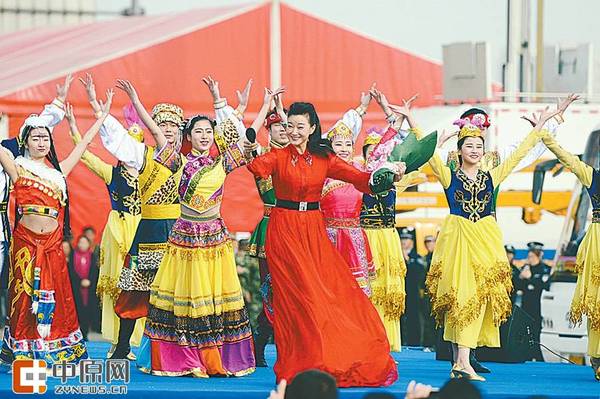 高清:宋祖英、关牧村走进郑州陆港 放歌一带一