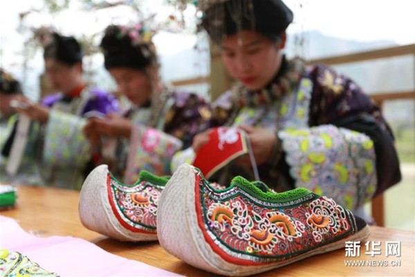 贵州榕江:“绣娘”才艺大比拼|文化|刺绣_凤凰资讯