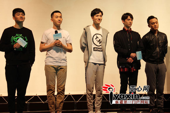 刘同携四位男主亮相。（从左至右为：赵文龙、丁冠森、李宏毅、白敬亭、刘同）
