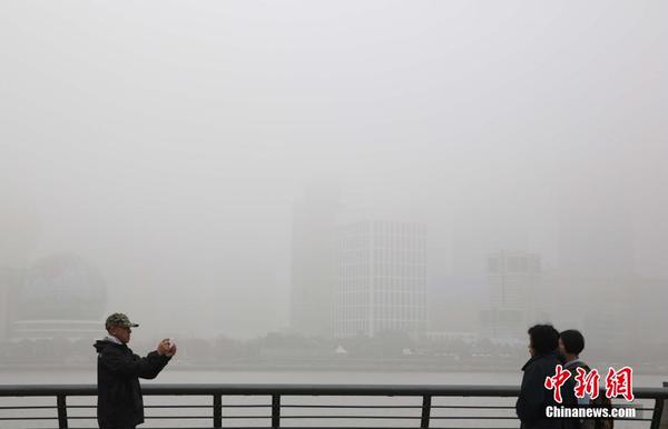 雾锁上海 浦东天际线迷失|气象台|大部_凤凰财