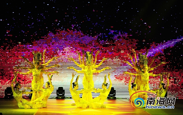 《星光大道》明星亮相三亚 为三亚歌舞剧院周