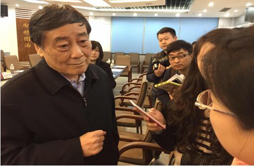 娃哈哈杭州总部，掌门人宗庆后与记者交流（人民网 张晓赫摄）