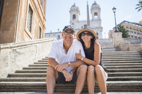 你本想和伴侣到永恒之城罗马，去看看斗兽场，去许愿池投下一枚硬币许愿，坐在西班牙阶梯休憩。（图片来源：《每日邮报》）